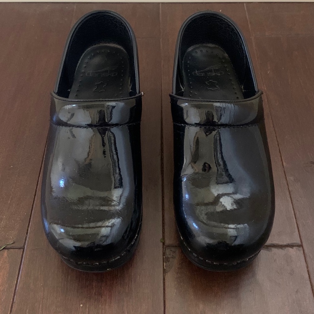 EUC Dansko Black Patent Clogs